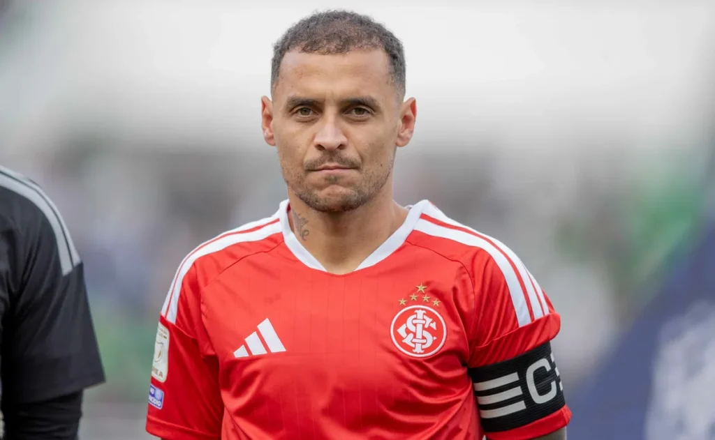 raio-x-do-atleta:-eduardo-baptista-prepara-alan-patrick-para-nova-funcao-no-internacional