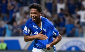 cruzeiro-vence-sao-paulo-e-ze-lucas-aproveita-oportunidade-marcando-1o-gol-no-profissional
