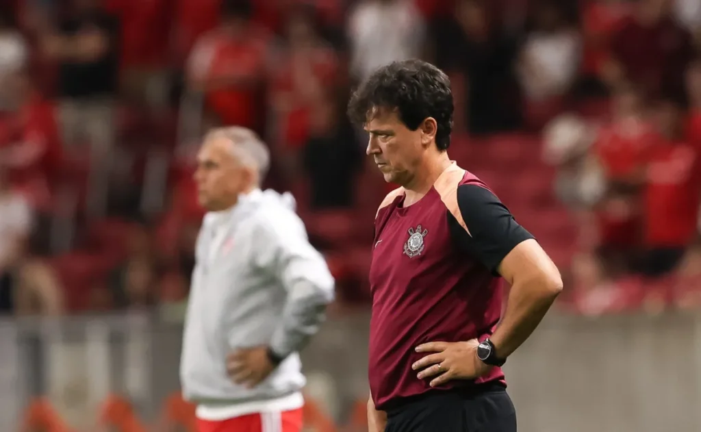 corinthians-demite-fernando-diniz-apos-derrota-para-o-internacional-no-brasileirao