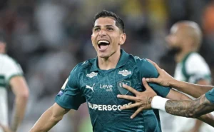 com-hat-trick-de-savarino,-fluminense-goleia-o-coritiba-e-assume-o-3o-lugar-no-brasileirao