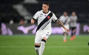 bruno-duarte-tranquiliza-torcedores-do-vasco-apos-susto-no-classico-contra-o-botafogo