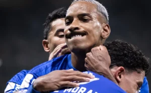 matheus-pereira-acolhe-felipe-morais-e-ajuda-jovem-a-se-firmar-no-cruzeiro,-revela-cria-da-toca