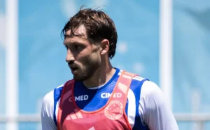 opiniao:-vina-deveria-receber-oportunidades-no-cruzeiro-para-ser-testado-por-artur-jorge