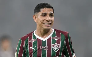 raio-x-do-atleta:-savarino-busca-espaco-no-fluminense-apos-hat-trick-contra-o-coritiba