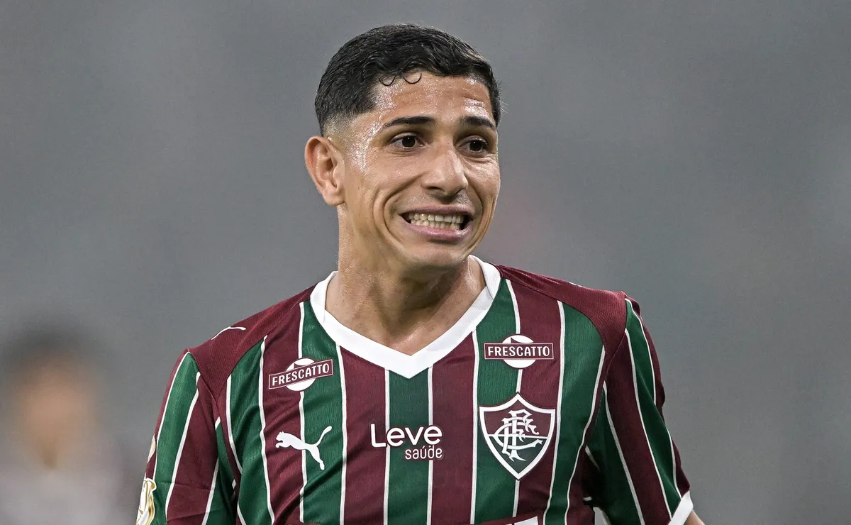 raio-x-do-atleta:-savarino-busca-espaco-no-fluminense-apos-hat-trick-contra-o-coritiba