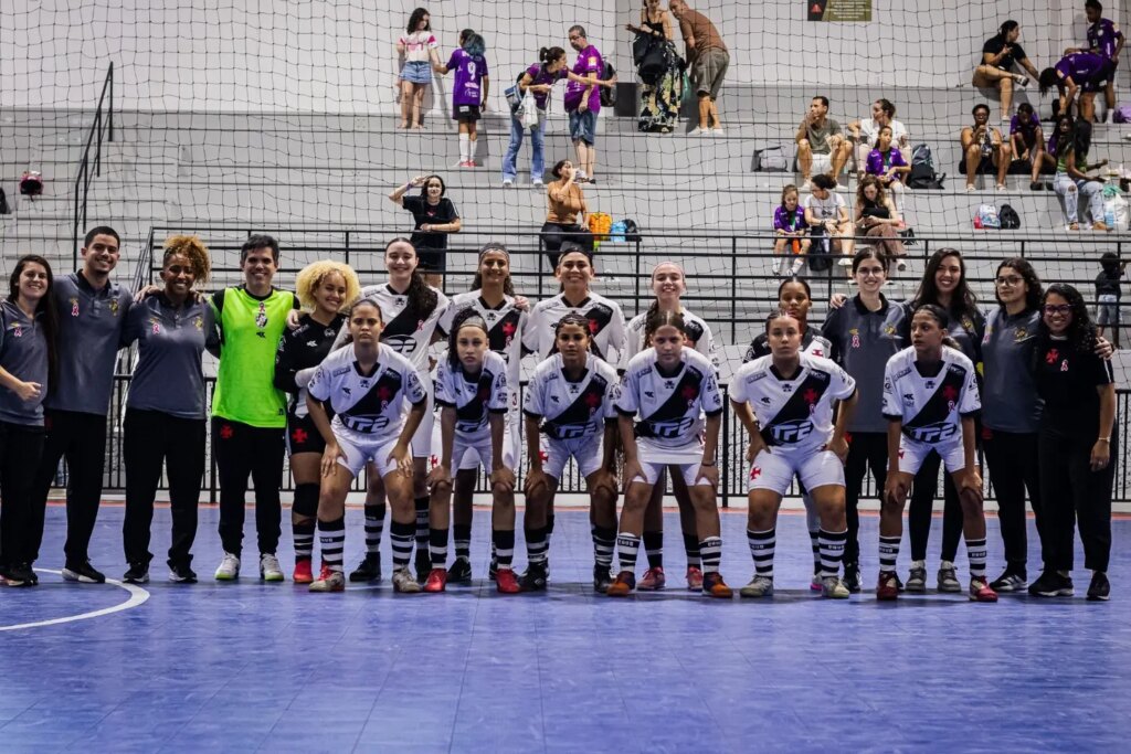 futsal-feminino-base:-vasco-vence-o-mostarda-nerd-por-9-a-0-e-vai-a-semifinal-do-carioca-sub-17