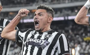 raio-x:-tiquinho-soares-disputa-espaco-no-ataque-do-botafogo-antes-de-duelo-com-o-coritiba