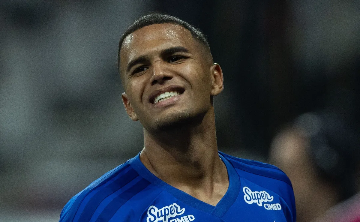 opiniao:-joao-costa-perder-espaco-no-cruzeiro-e-reflexo-do-mal-planejamento-do-clube-em-2026