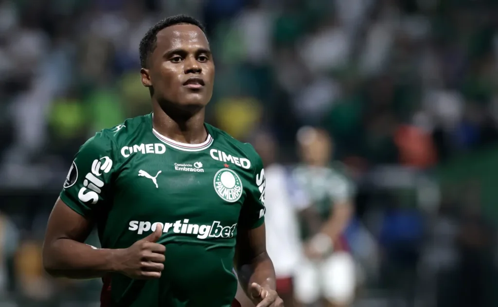 raio-x-do-atleta:-arias-destaca-versatilidade-e-se-coloca-a-disposicao-de-abel