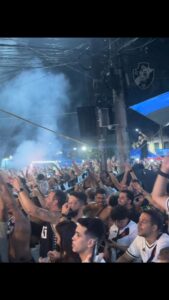 vasco-posta-video-da-festa-da-torcida-no-candinho-durante-o-jogo-contra-o-boca-juniors