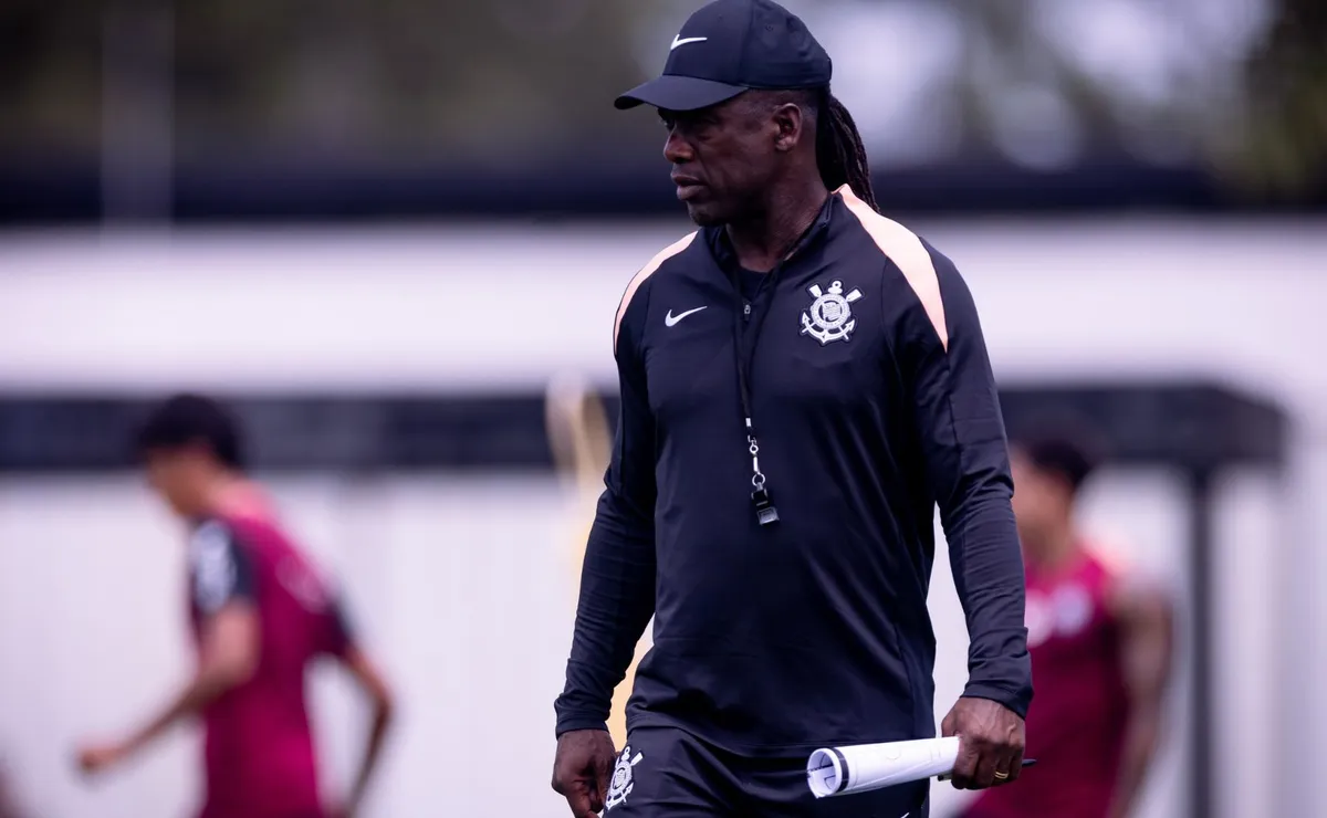 bastidores:-seedorf-chega-ao-corinthians,-evita-polemicas-e-inicia-trabalho-com-elenco-abalado