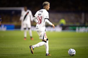 adson-aparece-como-protagonista-da-campanha-do-vasco-na-sul-americana