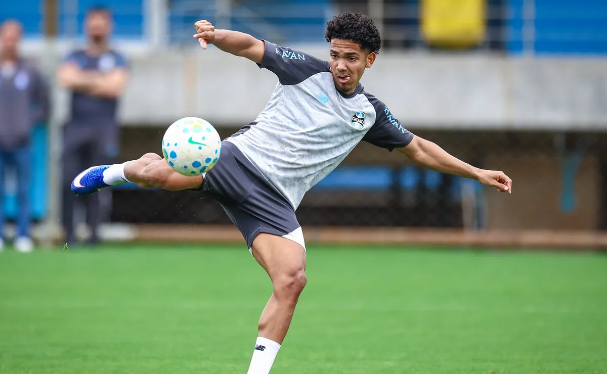 gremio-confirma-duas-lesoes-no-elenco-e-renato-liga-alerta-para-decisao-na-arena