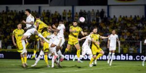 com-um-a-mais,-mirassol-vence-e-complica-internacional-no-brasileirao