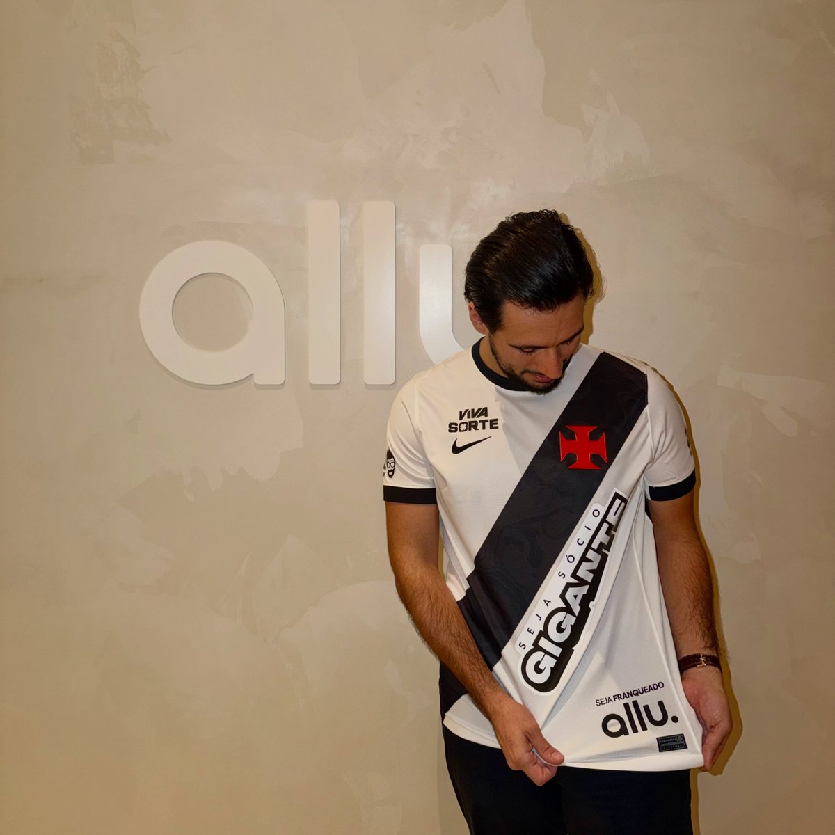 veja-foto-da-camisa-vascaina-com-o-patrocinio-da-allu