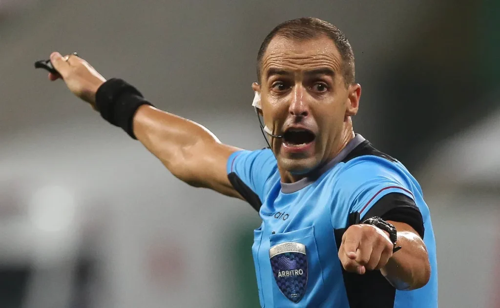 conmebol-define-arbitro-de-semifinal-contra-river-em-2021-para-comandar-palmeiras-x-fluminense