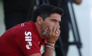 analise:-abel-muda-o-palmeiras-e-desfalques-obrigam-uma-reviravolta-tatica-contra-o-athletico-pr