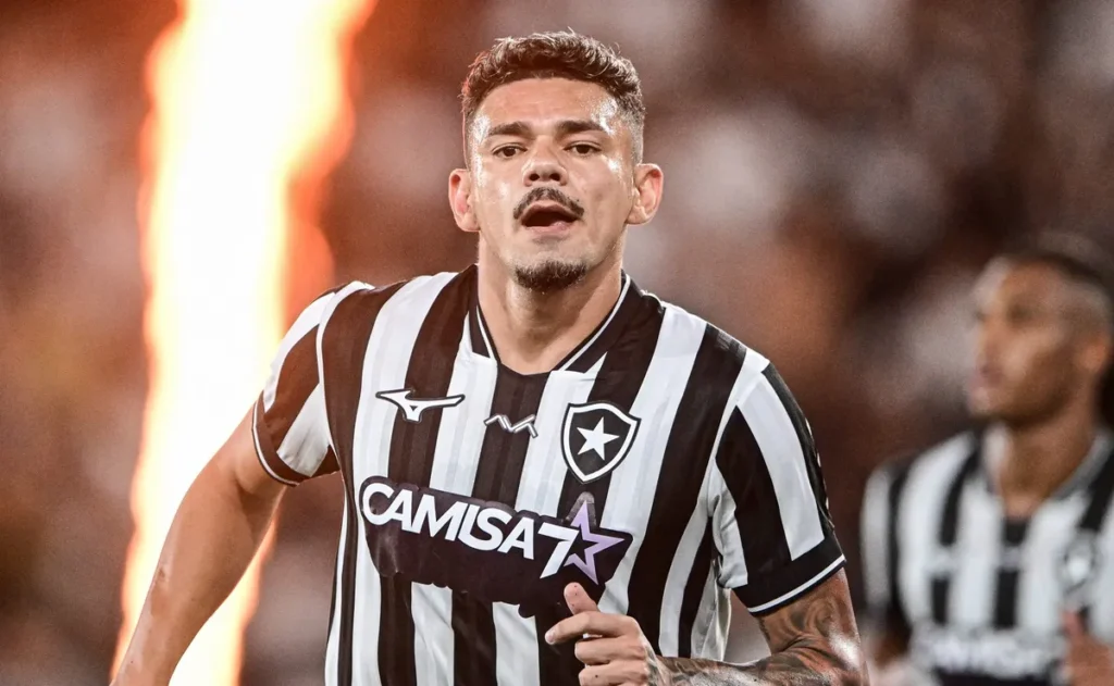escalacao-do-botafogo-deve-ter-tiquinho-soares-de-volta-ao-time-titular-de-tite