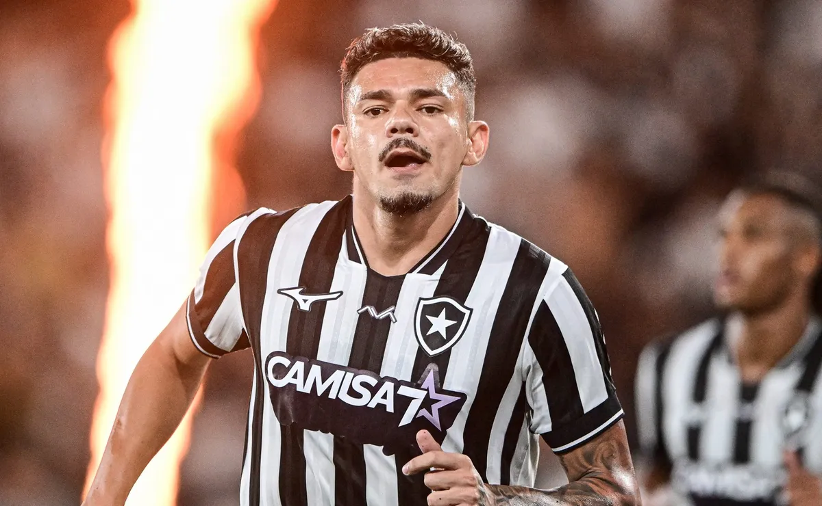 escalacao-do-botafogo-deve-ter-tiquinho-soares-de-volta-ao-time-titular-de-tite