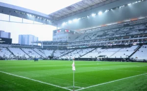 corinthians-traca-estrategia-com-seedorf-e-ve-jogos-em-casa-como-fundamentais-para-reacao
