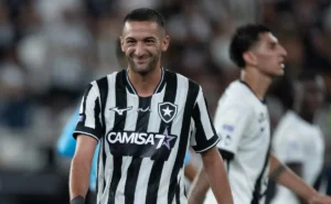 ziyech-ganha-confianca-de-tite-no-botafogo-e-recebe-elogios-de-alex-telles