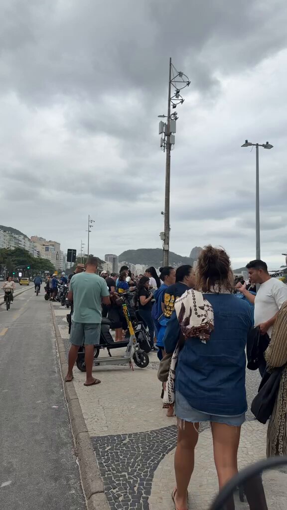 torcedores-do-boca-se-concentram-em-copacabana;-veja-videos
