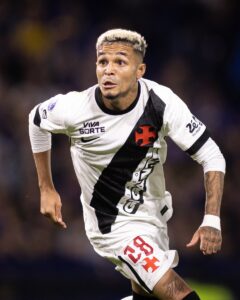 adson-tem-5-gols-e-3-assistencias-em-10-jogos-na-sul-americana-2026