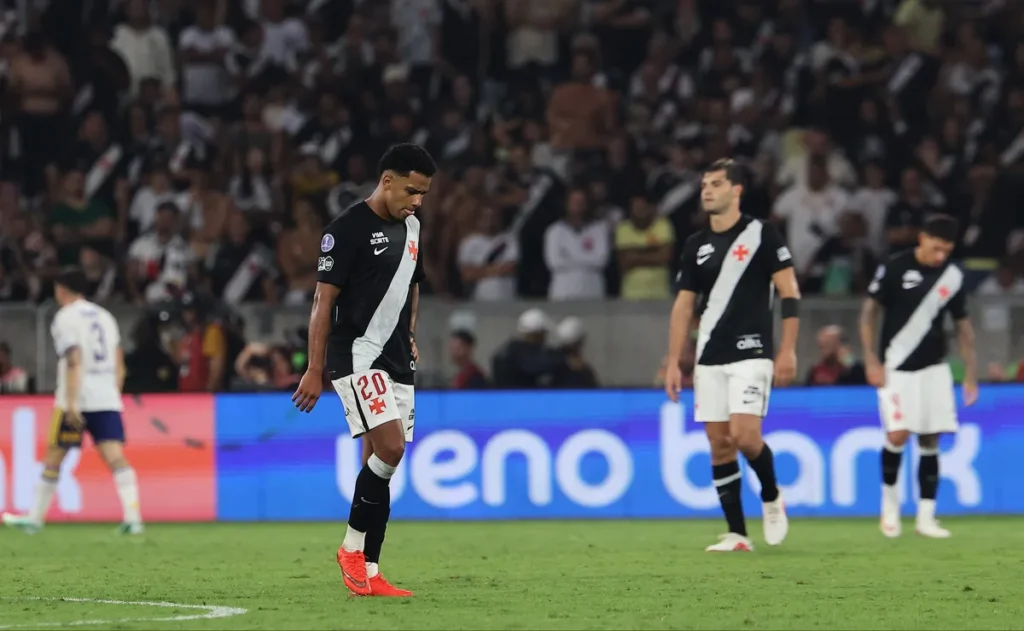 vasco-sofre-gol-no-fim,-perde-para-o-boca-juniors-e-da-adeus-a-copa-sul-americana
