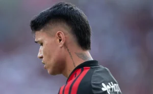 luiz-araujo-perde-espaco-no-flamengo-e-vira-uma-das-ultimas-opcoes