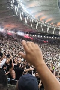 videos-mostram-samba-da-unidos-da-tijuca-e-bernardo-na-arquibancada-do-maracana;-veja
