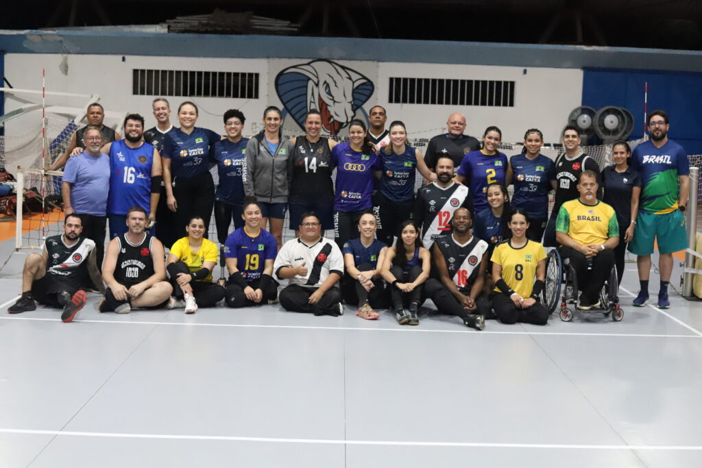 volei-sentado:-selecao-feminina-realizou-amistoso-contra-o-time-masculino-do-vasco