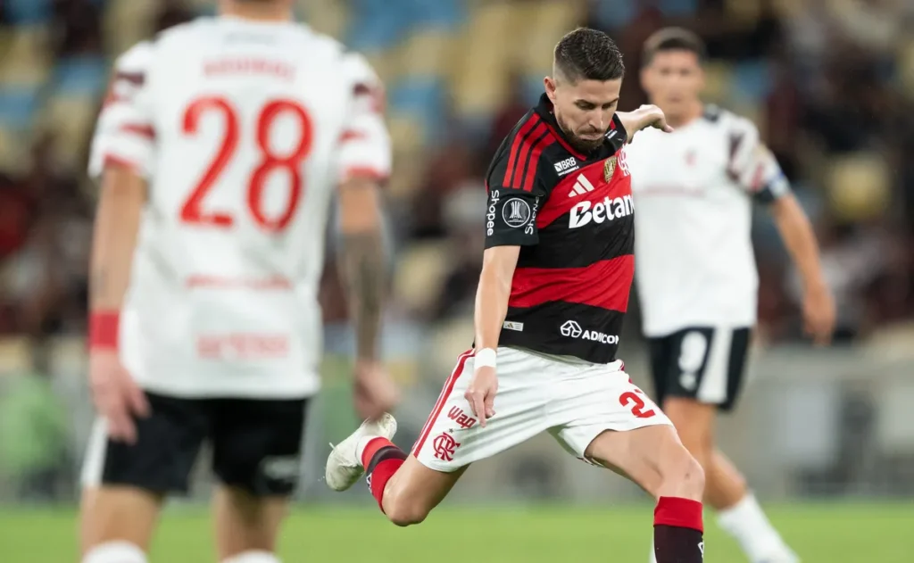 leonardo-jardim-ainda-tem-duvida-importante-no-flamengo-diante-do-estudiantes