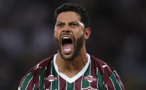 hulk-dispara-contra-palmeiras-apos-queda-na-libertadores:-“sempre-jogam-por-uma-bola”