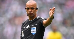 wilton-pereira-sampaio,-de-go,-apitara-vasco-x-corinthians;-caio-max-augusto-vieira-sera-o-var