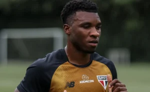 aurelio-buta-vai-ao-gramado,-e-sao-paulo-faz-penultimo-treino-antes-de-enfrentar-o-mirassol