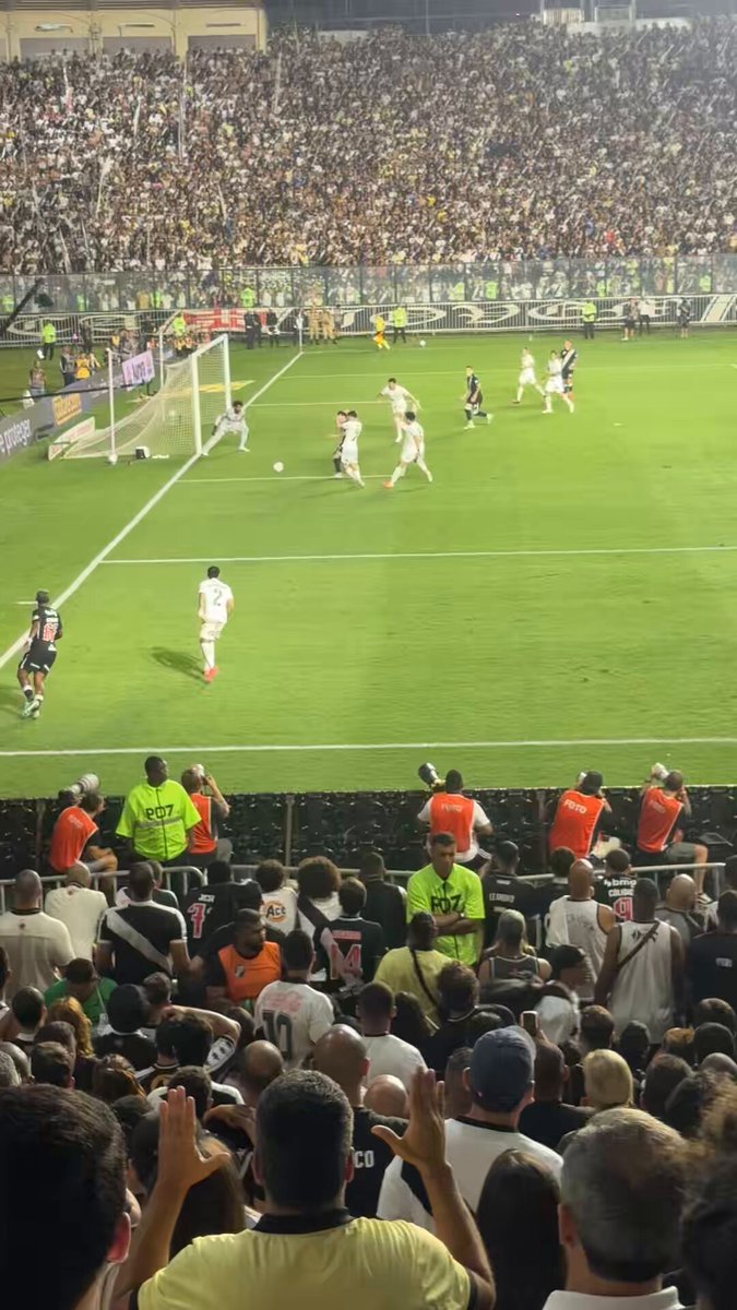 veja-o-gol-de-puma-rodriguez-pelo-angulo-da-torcida-em-sao-januario