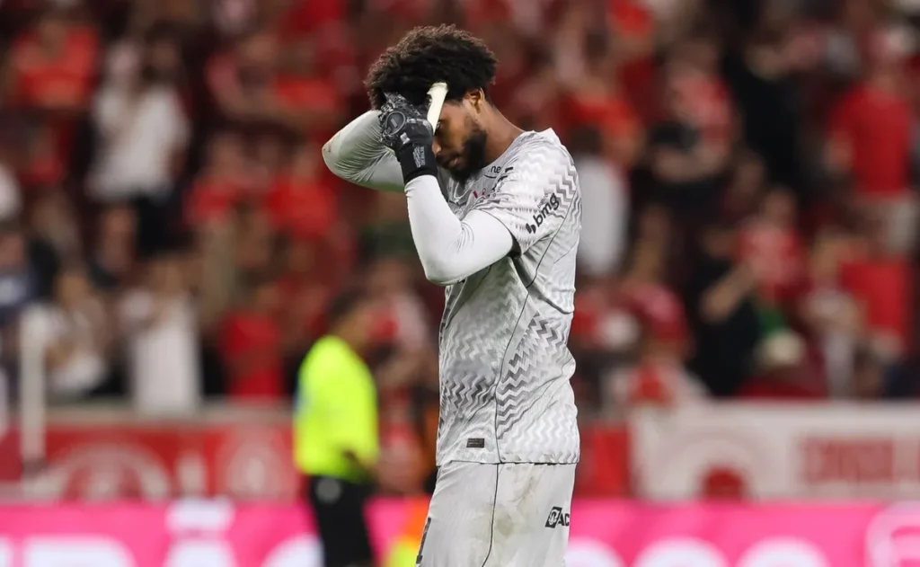corinthians-ve-hugo-souza-falhar-em-gol-de-pumita-apos-sequencia-de-erros-defensivos