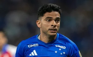 bruno-rodrigues-chega-a-marca-de-100-jogos-pelo-cruzeiro-e-se-declara:-“aqui-eu-me-sinto-em-casa”