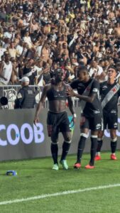 confira-a-comemoracao-de-marino-apos-o-gol-da-vitoria-do-vasco-no-jogo-contra-o-corinthians