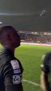 jogadores-abracaram-marino-apos-a-vitoria-contra-o-corinthians;-veja-video