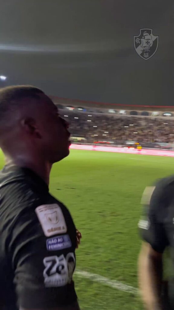 jogadores-abracaram-marino-apos-a-vitoria-contra-o-corinthians;-veja-video