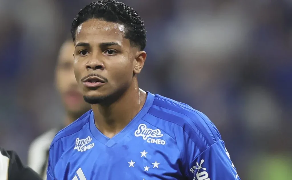 artur-jorge-fica-na-bronca-com-wesley-e-irritacao-do-treinador-e-flagrada-em-cruzeiro-x-remo