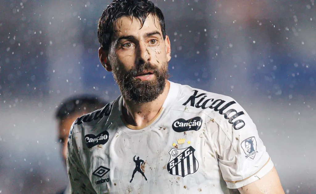 analise:-luan-peres-tem-atuacao-heroica-e-garante-empate-do-santos-no-apagar-das-luzes