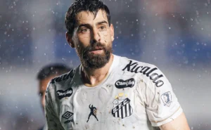 analise:-luan-peres-tem-atuacao-heroica-e-garante-empate-do-santos-no-apagar-das-luzes