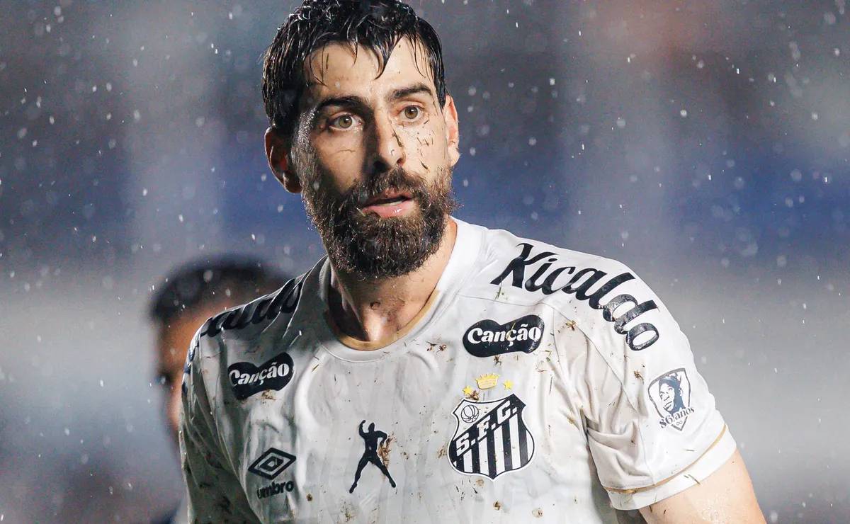 analise:-luan-peres-tem-atuacao-heroica-e-garante-empate-do-santos-no-apagar-das-luzes