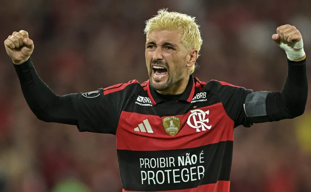 arrascaeta-pede-apoio-da-torcida-contra-o-atletico-mg-apos-eliminacao-na-libertadores