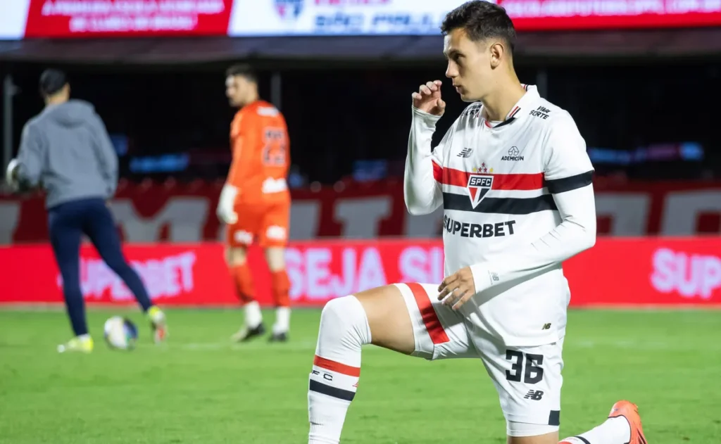 patryck-lanza-deve-deixar-o-sao-paulo,-e-futuro-do-lateral-segue-indefinido-para-2027