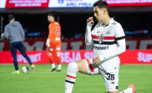 patryck-lanza-deve-deixar-o-sao-paulo,-e-futuro-do-lateral-segue-indefinido-para-2027