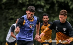 calleri-e-danielzinho-treinam-no-sao-paulo,-cauly-volta-e-artur-segue-como-duvida-contra-o-bahia