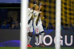 fora-do-jogo-contra-o-corinthians,-adson-deve-ser-relacionado-contra-o-urubu